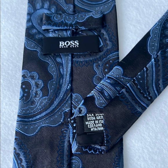 Hugo Boss Men's Blue Paisley Tie 58”/3 1/4” - Picture 2 of 4